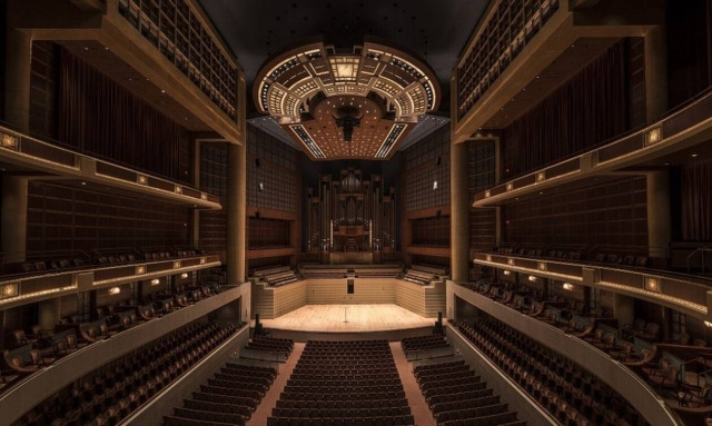 Αποκάλυψη πασίγνωστου ηθοποιού: Ήμουν στρίπερ (pics)