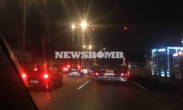 ΤΩΡΑ: Έσπασε αγωγός στη λεωφόρο Αθηνών - Κυκλοφοριακό κομφούζιο