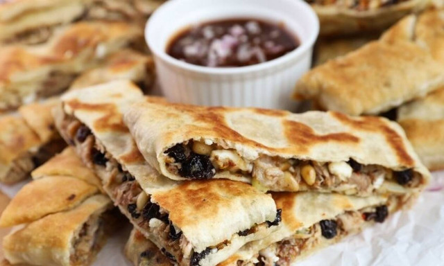 Γκιουσλεμέ με χοιρινό και φέτα