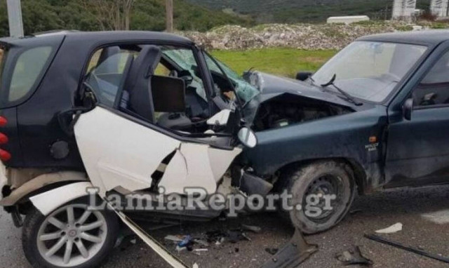 Λαμία: Σφοδρή σύγκρουση με δυο τραυματίες