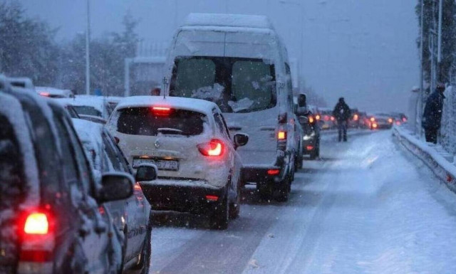 Καιρός - «Ηφαιστίων»: Η επέλαση του χιονιά - Ποιοι δρόμοι είναι κλειστοί - Πού χρειάζονται αλυσίδες