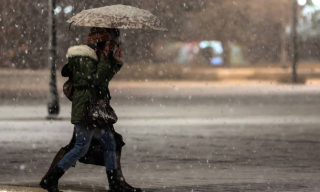 Snow and rough seas as cold front 'Hephaestion' settles over Greece