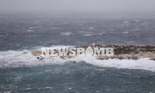 Κακοκαιρία - «Ηφαιστίων»: Αγνοείται κωπηλάτης στην Αρτέμιδα