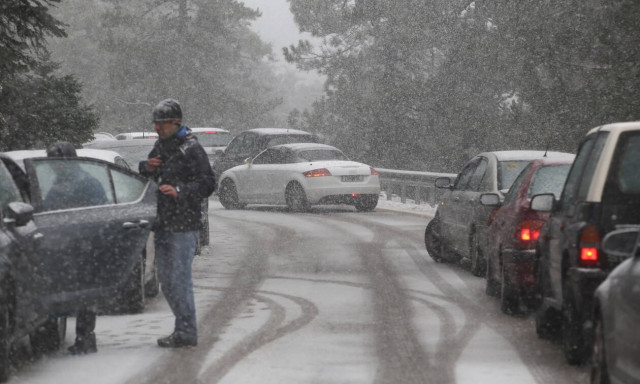 Κακοκαιρία «Ηφαιστίων»: Ποιοι δρόμοι είναι κλειστοί - Πού χρειάζονται αλυσίδες (ΛΙΣΤΑ)