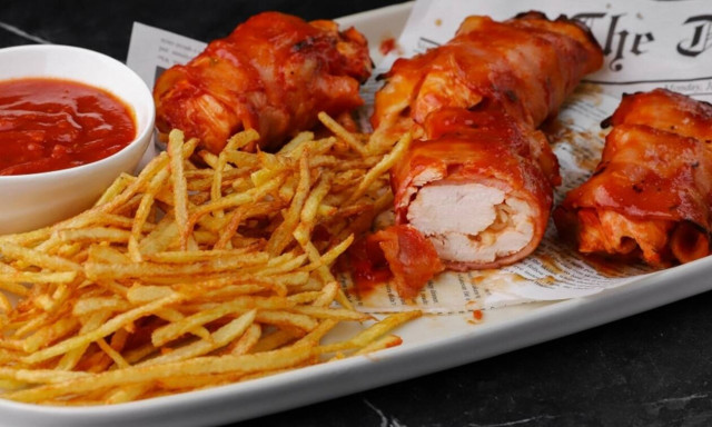 Η συνταγή της ημέρας: Κοτόπουλο με μοτσαρέλα και μπέικον