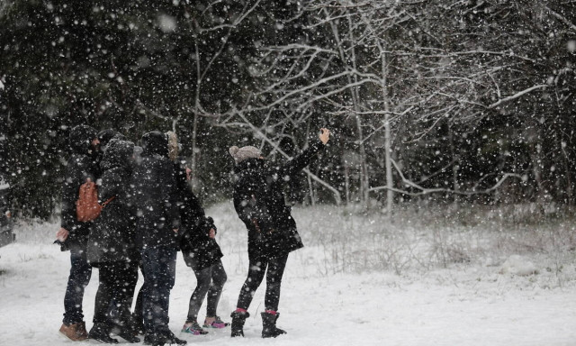 Έκτακτο δελτίο ΕΜΥ: Επιμένει και την Τρίτη ο «Ηφαιστίων» - Πού θα είναι έντονα τα φαινόμενα