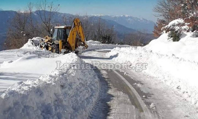 Ηφαιστίων: Μισό μέτρο φρέσκο χιόνι στην Καρυά Καμένων Βούρλων - Δείτε εικόνες (pic)