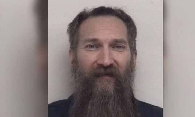 Η απόλυτη φρίκη: Τον σκότωσε, τον κρέμασε και έφαγε τα γεννητικά του όργανα (pic)