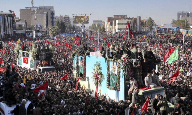 Τραγωδία στην ταφή του Σουλεϊμανί: Ποδοπατήθηκαν δεκάδες άνθρωποι - Πάνω από 30 οι νεκροί