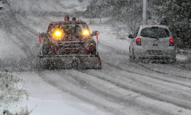 Καιρός: Ο «Ηφαιστίων» είναι ακόμα εδώ - Στην κατάψυξη για ακόμη μια μέρα η χώρα (pics & vid)