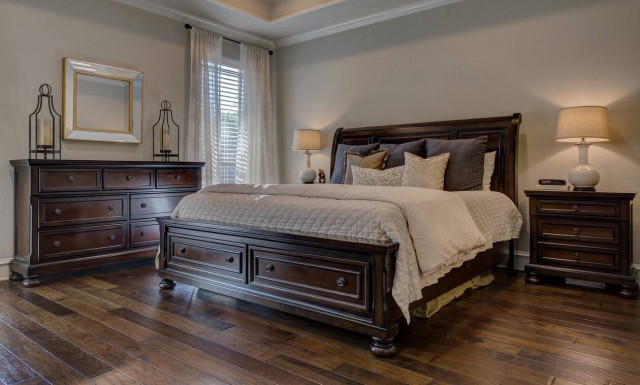 Εφιάλτης: Ξύπνησε μέσα στη νύχτα και είδε ξαφνικά δίπλα του έναν άνδρα να…