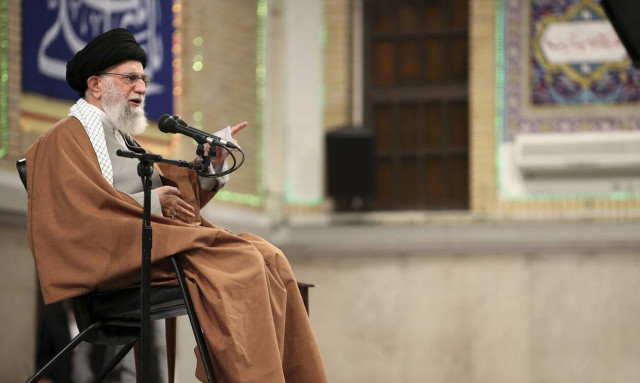 Χαμενεΐ: Χαστούκι για τους Αμερικανούς οι πυραυλικές επιθέσεις