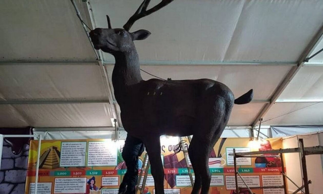 Κατερίνη: Έφτιαξαν το μεγαλύτερο σοκολατένιο ελάφι του κόσμου (photos)