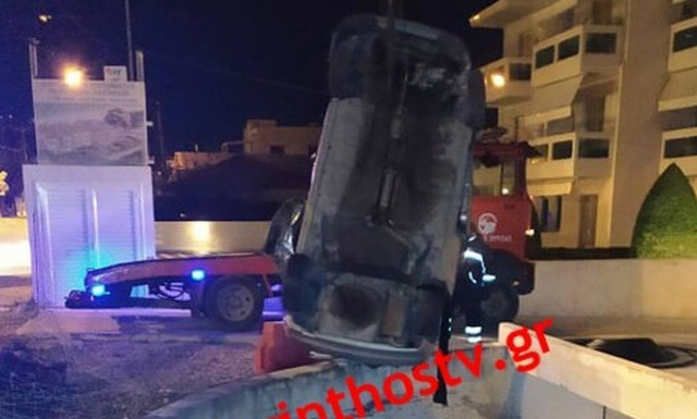 Σοβαρό τροχαίο στο Κιάτο: Αυτοκίνητο έπεσε σε υπόγειο γκαράζ (Pics)