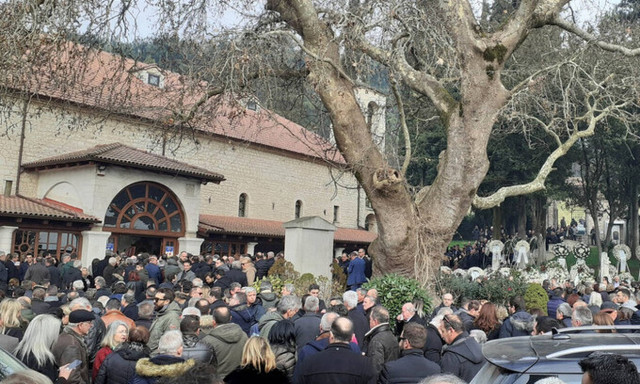 Κηδεία Θεόδωρου Νιτσιάκου: Συντετριμμένοι συγγενείς και φίλοι στο τελευταίο «αντίο»