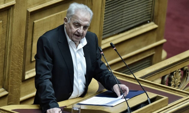 Έσπασαν το αυτοκίνητο του Φλαμπουράρη: Καταγγέλλει ελλιπή φύλαξη ο πρώην υπουργός