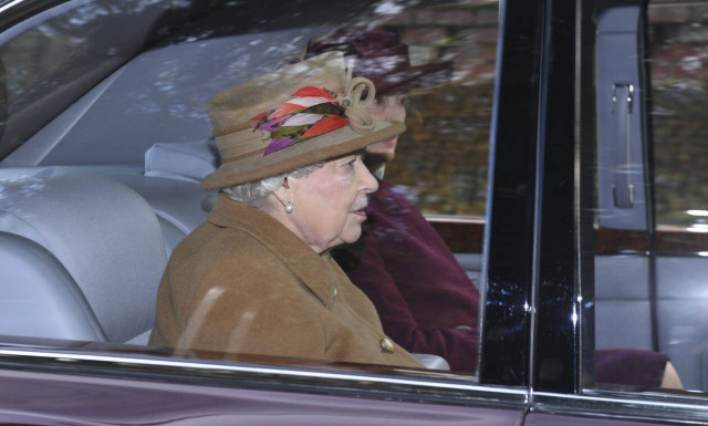 Χάρι – Μέγκαν: Έκτακτη σύσκεψη στο Μπάκιγχαμ – Η κίνηση ματ της Ελισάβετ 