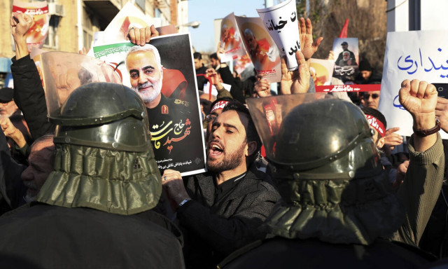 Διπλωματικό θρίλερ στο Ιράν: Συνελήφθη ο Βρετανός πρέσβης