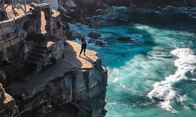 Νεκρό διάσημο μοντέλο: Έπεσε στο γκρεμό ενώ τράβαγε selfie (pics)