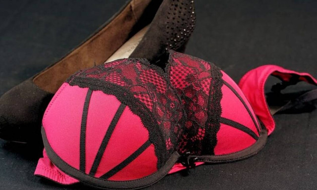 Σάλος στα καλλιστεία με το απίστευτο sexy ατύχημα μοντέλου (pics)