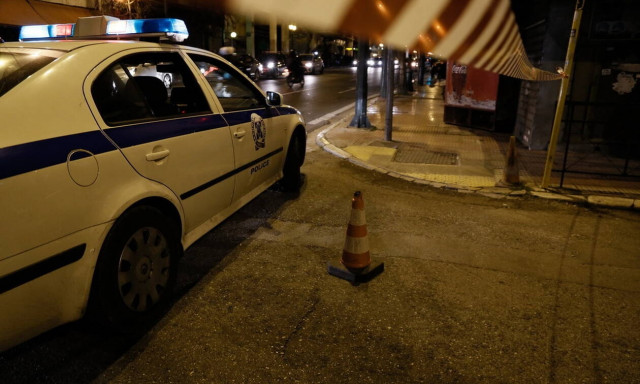 Τρόμος στο Χαϊδάρι: Ανταλλαγή πυροβολισμών στη μέση του δρόμου - Σώθηκε άστεγος από τύχη (vid)