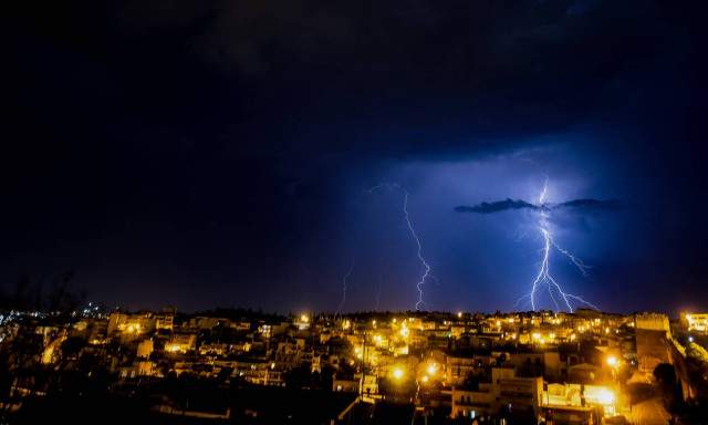 Καιρός - Έκτακτο δελτίο ΕΜΥ: Αυτές τις περιοχές θα σαρώσει η κακοκαιρία τις επόμενες ώρες