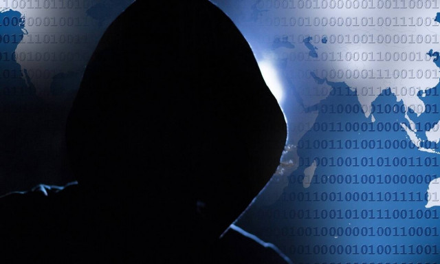 Στα χέρια χάκερς στοιχεία 15.000 καρτών - Τις αντικαθιστούν οι τράπεζες  