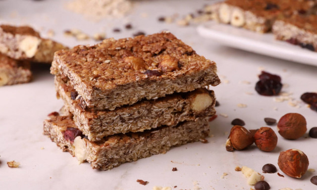 Συνταγή για υγιεινές σοκολατένιες μπάρες με muesli