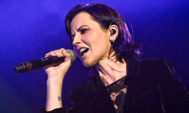 Ντολόρες Ο’ Ριόρνταν: Η μελαγχολική φωνή της Ιρλανδίας που μάγεψε