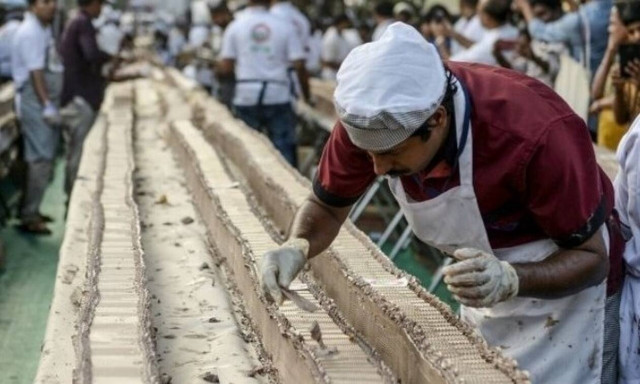 Απίστευτο: Έφτιαξαν κέικ 6,5 χιλιομέτρων - Δείτε το
