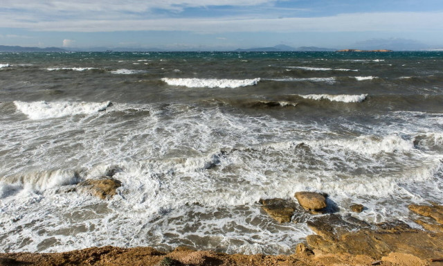 Καιρός: Ισχυρές βροχές και καταιγίδες - Θυελλώδεις άνεμοι στο Αιγαίο