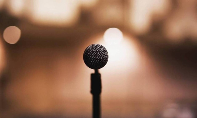 Στη φυλακή πασίγνωστος τραγουδιστής (pics)