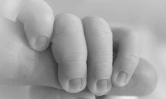 ΣΟΚ: Βρήκαν βρέφος σε κάδο σκουπιδιών