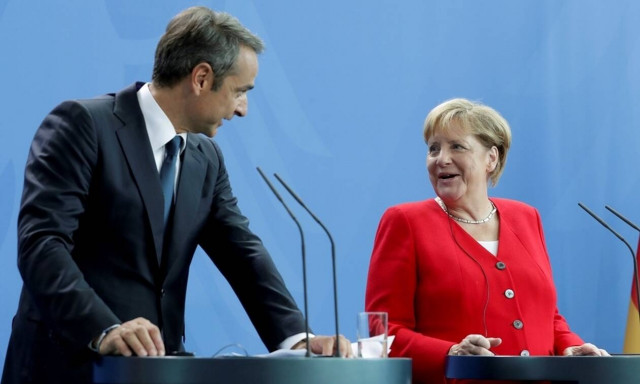 Τηλεφωνική επικοινωνία Μητσοτάκη-Μέρκελ για Λιβύη και διάσκεψη Βερολίνου