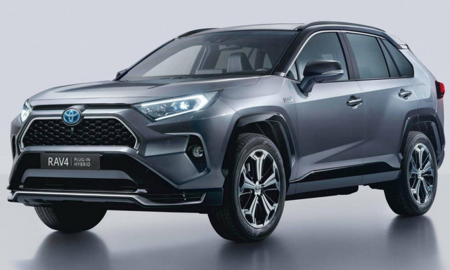 To Toyota RAV4 plug-in hybrid καλύπτει 65 χιλιόμετρα καθαρά ηλεκτρικά