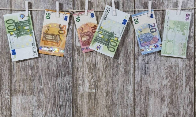 Κατάργηση εισφοράς αλληλεγγύης και μειωμένες ασφαλιστικές εισφορές: Ποιοι και πόσα κερδίζουν