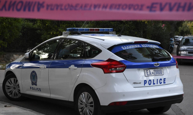 Τρόμος στη Θεσσαλονίκη: Τους επιτέθηκαν με μαχαίρια και ξύλα, τους πήραν κινητά και χρήματα