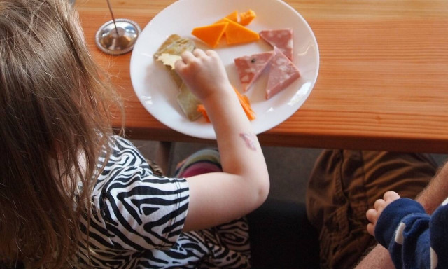 Υπουργείο Εργασίας: Εγκρίθηκε κονδύλι 44 εκατ. ευρώ για σχολικά γεύματα