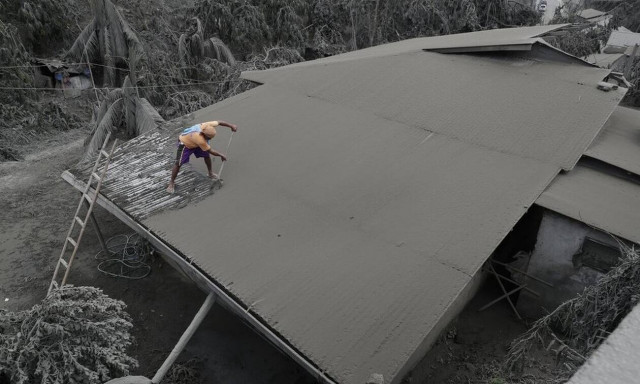 Φιλιππίνες: Η τέφρα του ηφαιστείου Τααλ σκεπάζει ολόκληρα χωριά - Εικόνες που σοκάρουν