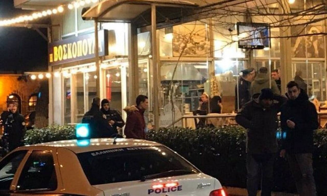 Μαφιόζικο χτύπημα σε ταβέρνα στη Βάρη: Δύο νεκροί και μία τραυματίας