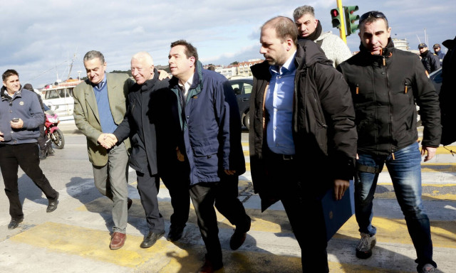 Στο ΚΥΤ της Σάμου ο Νότης Μηταράκης – Τον αποδοκίμασαν για το μεταναστευτικό (vid)