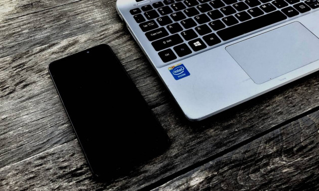 Στροφή στο ηλεκτρονικό εμπόριο κάνουν οι Έλληνες – Αύξηση 125% την τελευταία δεκαετία