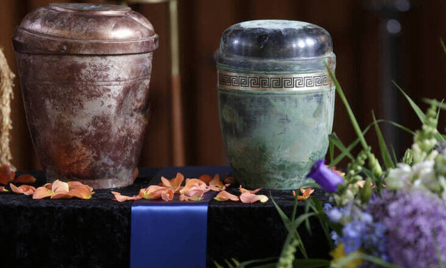 Χειροπέδες σε άνδρα που εγκατέλειψε... τις στάχτες του πατέρα του στο μετρό