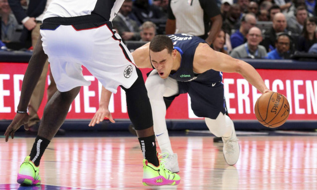 NBA: Σοκαριστικός τραυματισμός του Ντουάιτ Πάουελ (video)