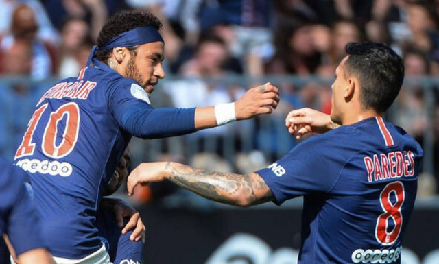 Θα κλάψετε από τα γέλια: Η φάρσα του Παρέδες στον Νεϊμάρ με το ψεύτικο φίδι (vid)