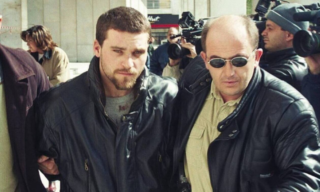 Τραγική ιστορία θύματος του Πάσσαρη: Πέθανε ο γιος της σε «ρώσικη ρουλέτα»