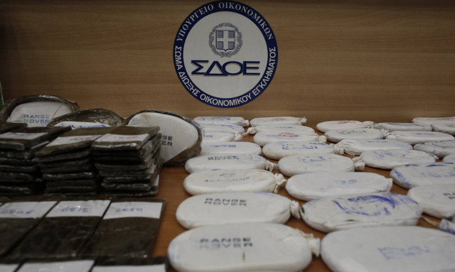 Λιμάνι Πειραιά: Χουρμάδες αξίας 15 εκατομμυρίων ευρώ - Τι «ξετρύπωσε» το ΣΔΟΕ (pics)