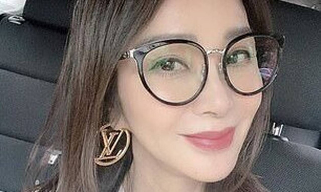 Απίστευτο! Πόσο χρονών είναι αυτή η γυναίκα; Θα πάθεις... ΣΟΚ!