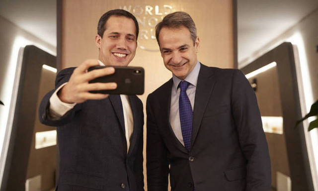 Στήριξη Μητσοτάκη σε Γκουαϊδό: Η συνάντηση στο Νταβός και η selfie 