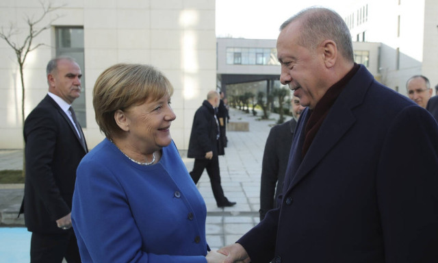 Ερντογάν σε Μέρκελ: Κίνδυνος να επεκταθεί το χάος στη Λιβύη σε ολόκληρη τη Μεσόγειο